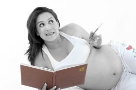 pregnant-453200_640